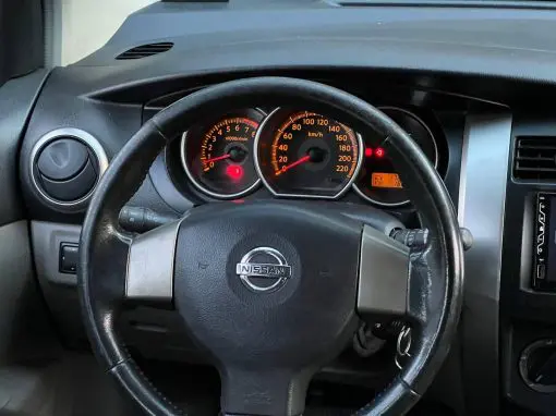 NISSAN LIVINA SL 1.8 16V AUTOMÁTICO FLEX 2010 - Imagem 13
