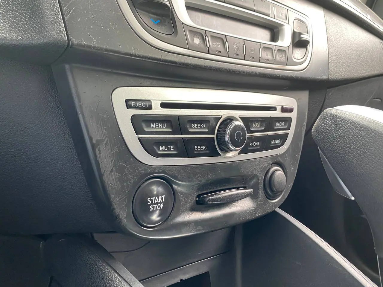 RENAULT FLUENCE DYNAMIQUE 2.0 16V AUTOMÁTICO FLEX 2016 - Imagem 16