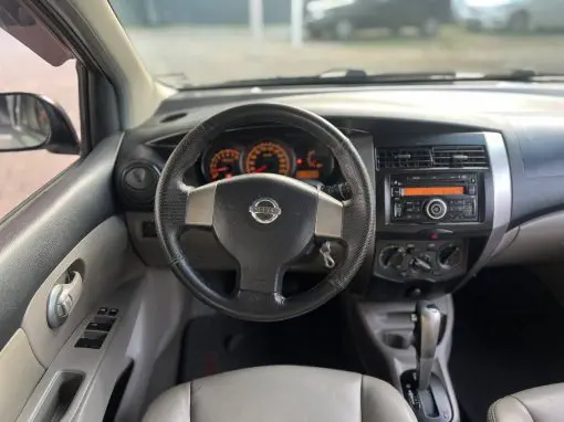 NISSAN LIVINA S 1.8 16V FLEX AUTOMÁTICO 2010 - Imagem 11