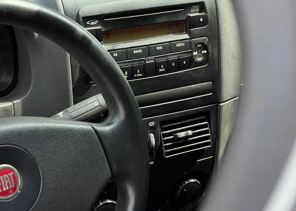 FIAT SIENA EL 1.0 FLEX 8V 2011 - Imagem 6